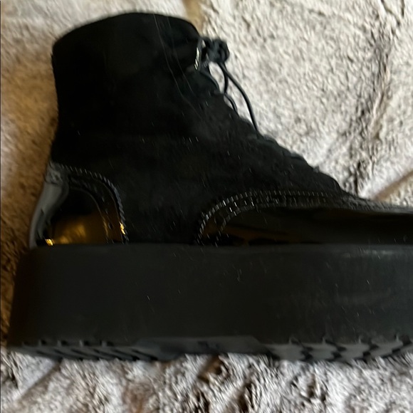 Hogan Woman’s suede and patent leather ankle boots 37.5 - Picture 5 of 8